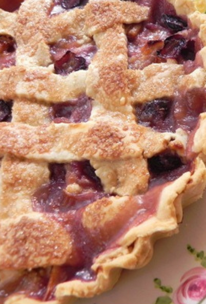 grape and apple pie