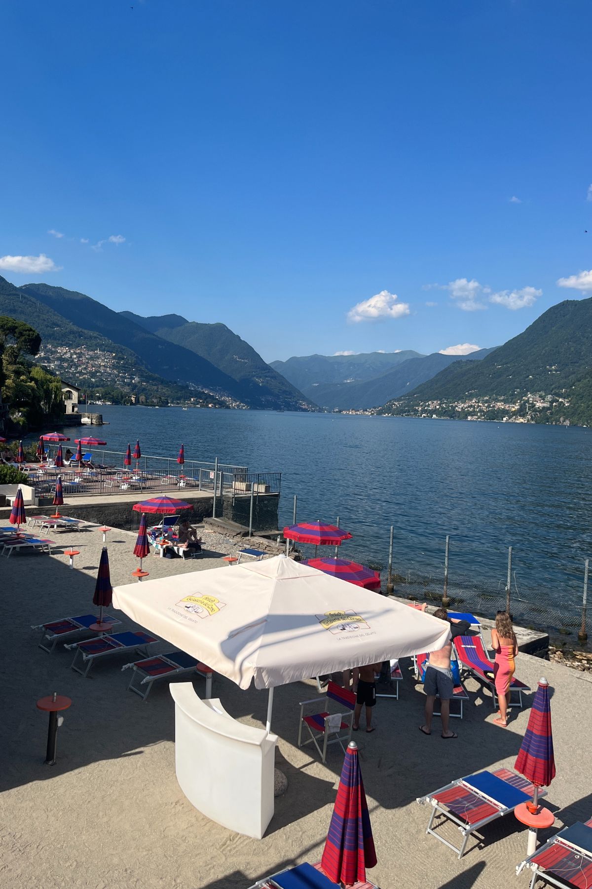 lake como beach chairs rental.