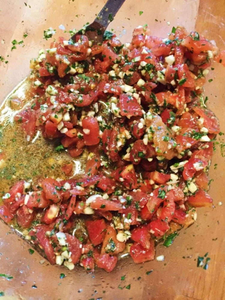image of tomato pesto in a glass bowl