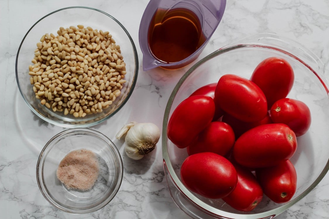 image of ingredients to make pesto trapanese