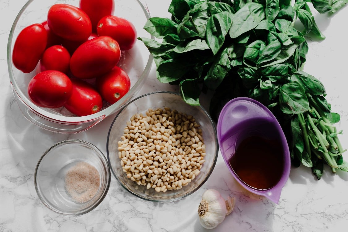 image of ingredients to make pesto trapanese