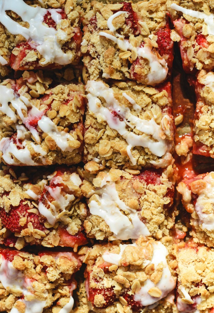 overhead image of strawberry crumble bars