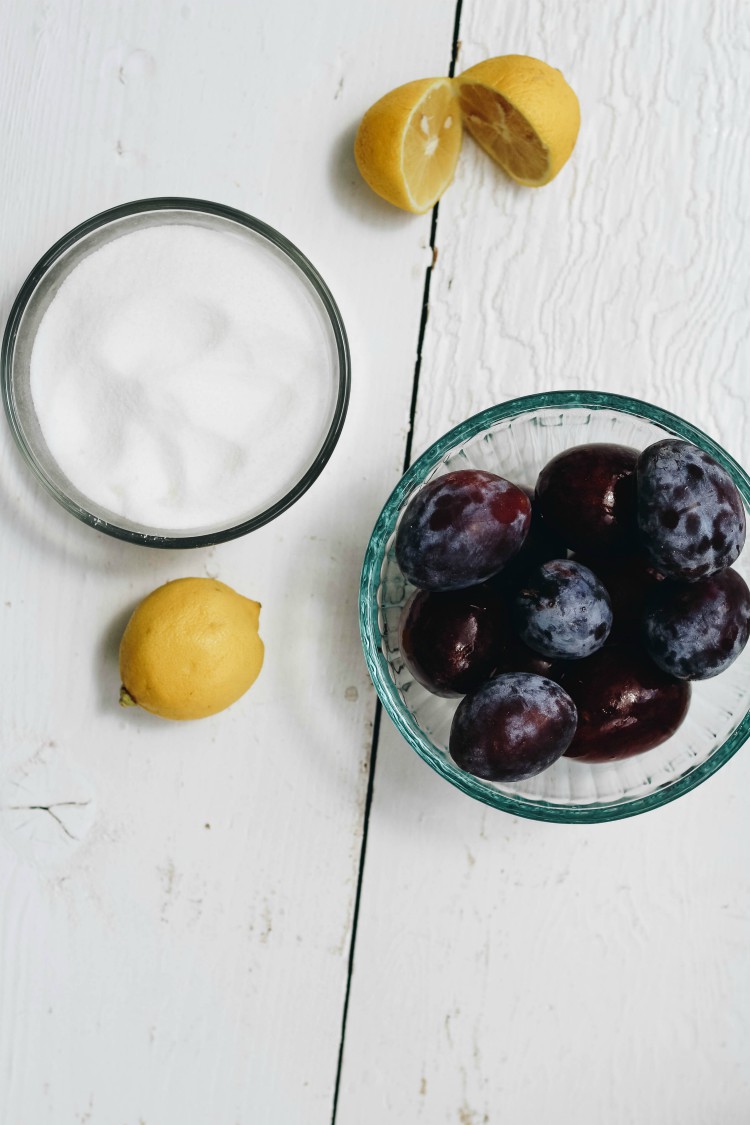 plums in a bowl