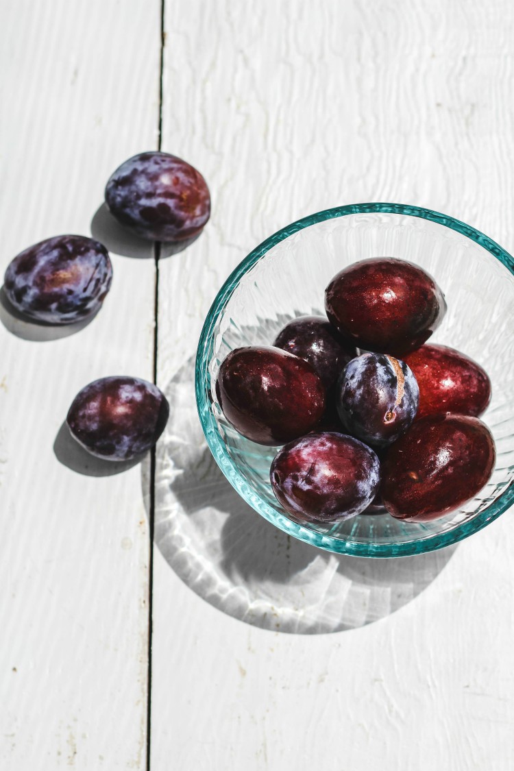 plums in a bowl