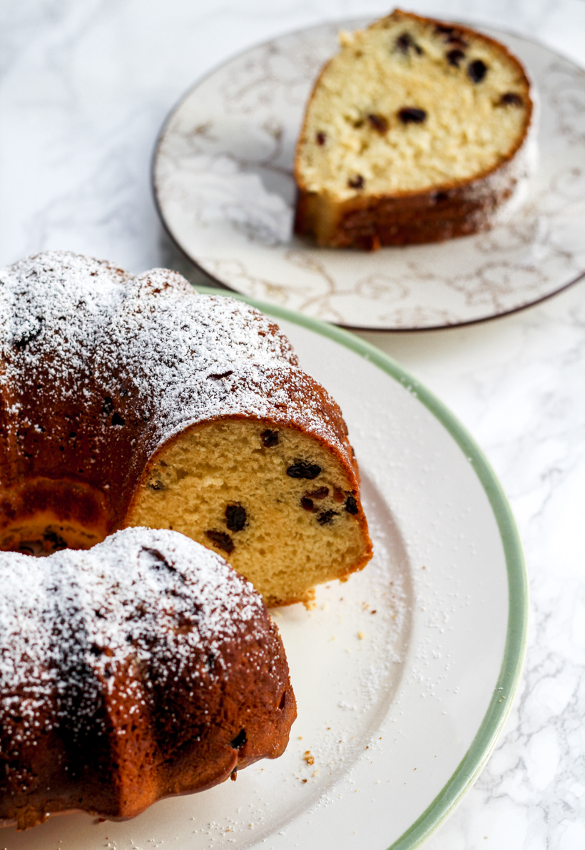 overhead image of bundt panettone