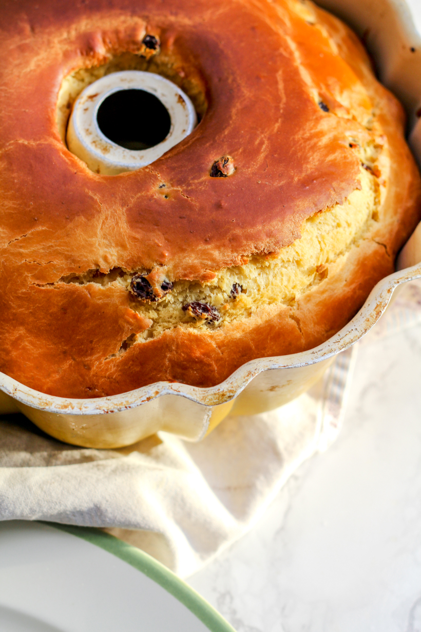 overhead image of bundt panettone