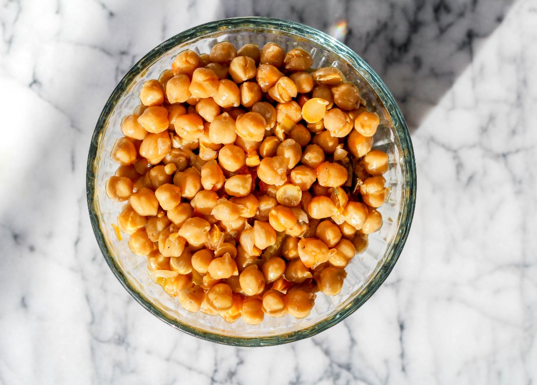 image of chickpeas in a glass bowl