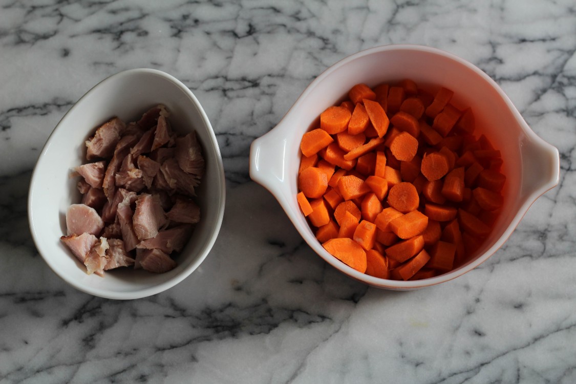 image of ham and carrots in bowls