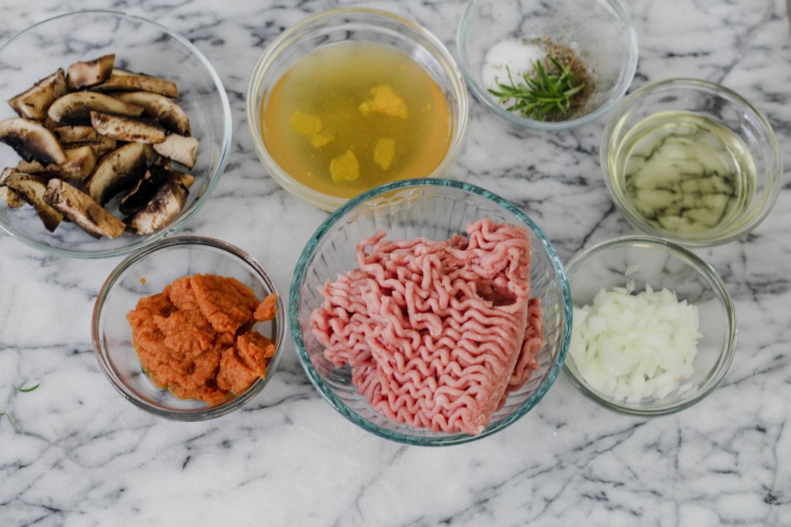 overhead image of ingredients to make pumpkin pasta.
