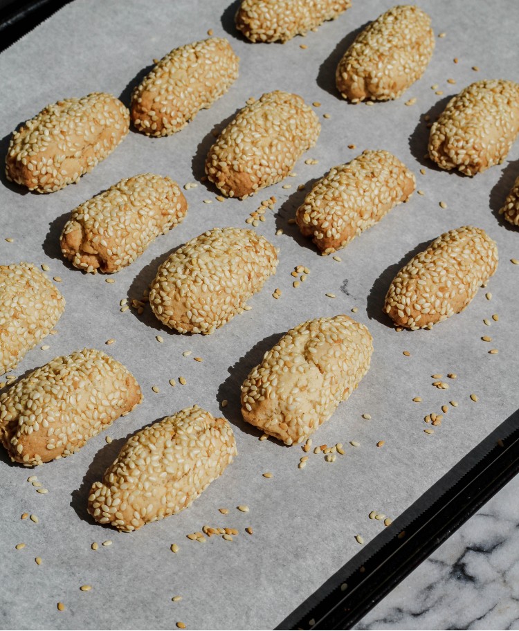 overhead image of Sicilian sesame cookies on a baking tray