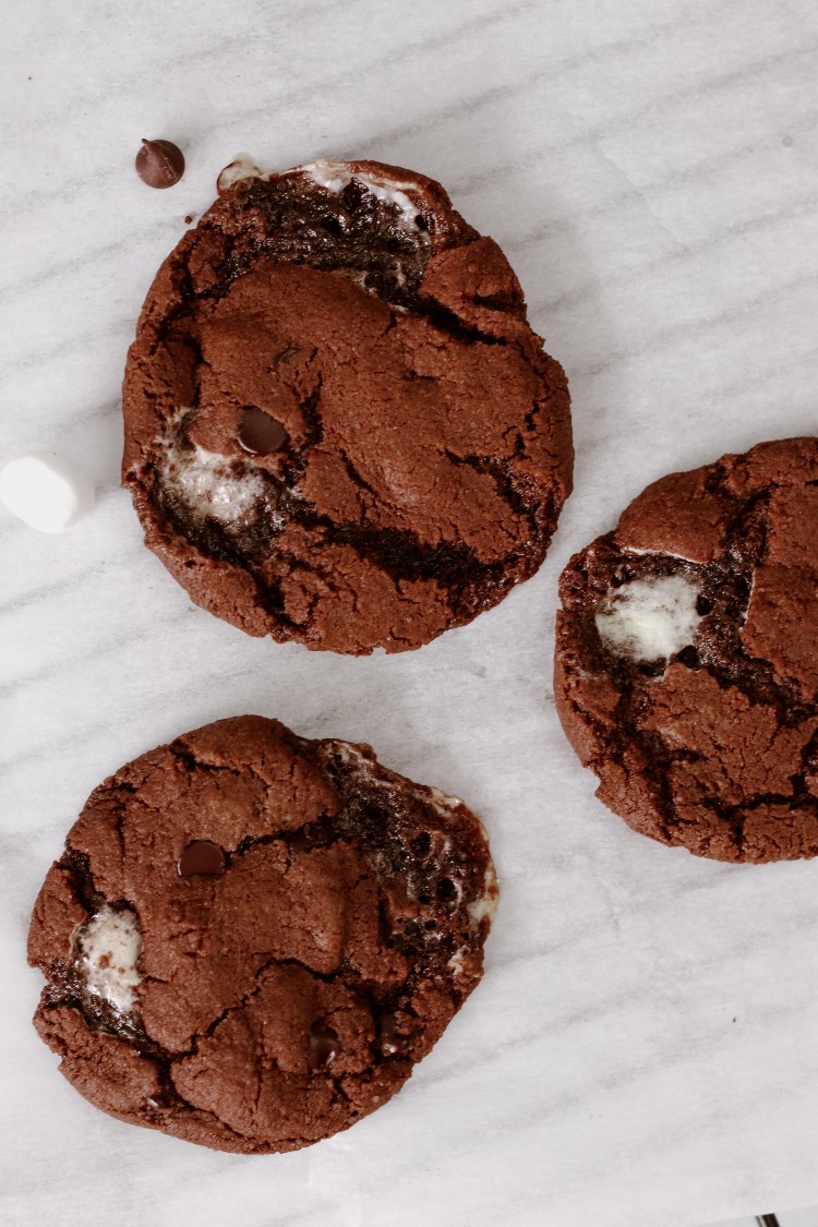 overhead image of vegan hot cocoa cookies on baking rack