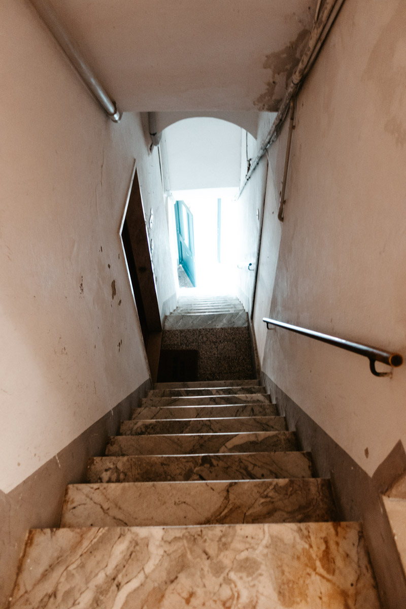 image of stairs in Italy