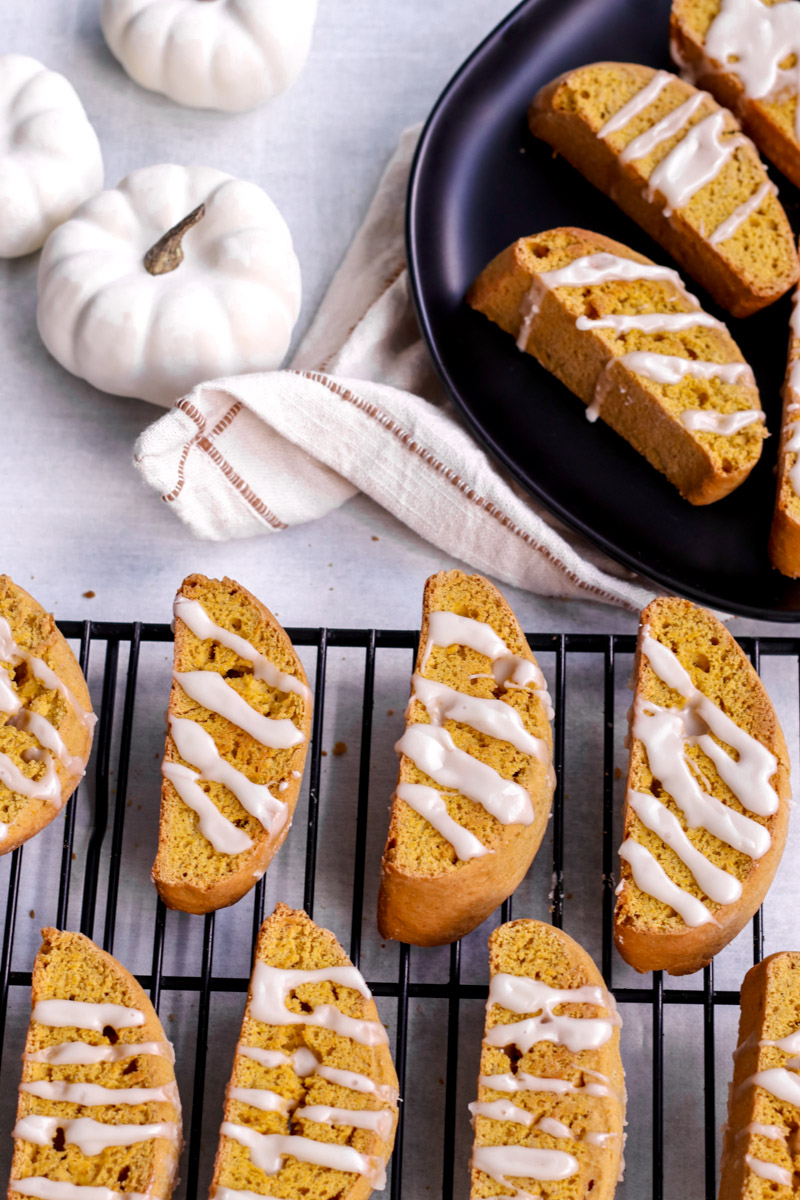 overhead image of pumpkin spice biscotti on a baking rack