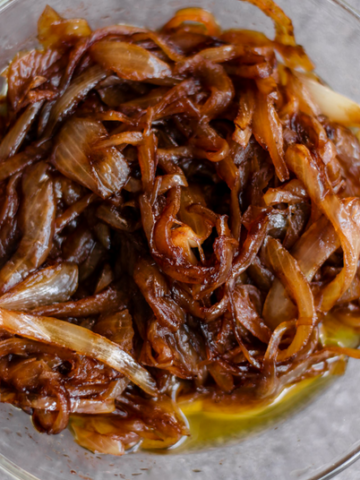 easy caramelized onions with balsamic