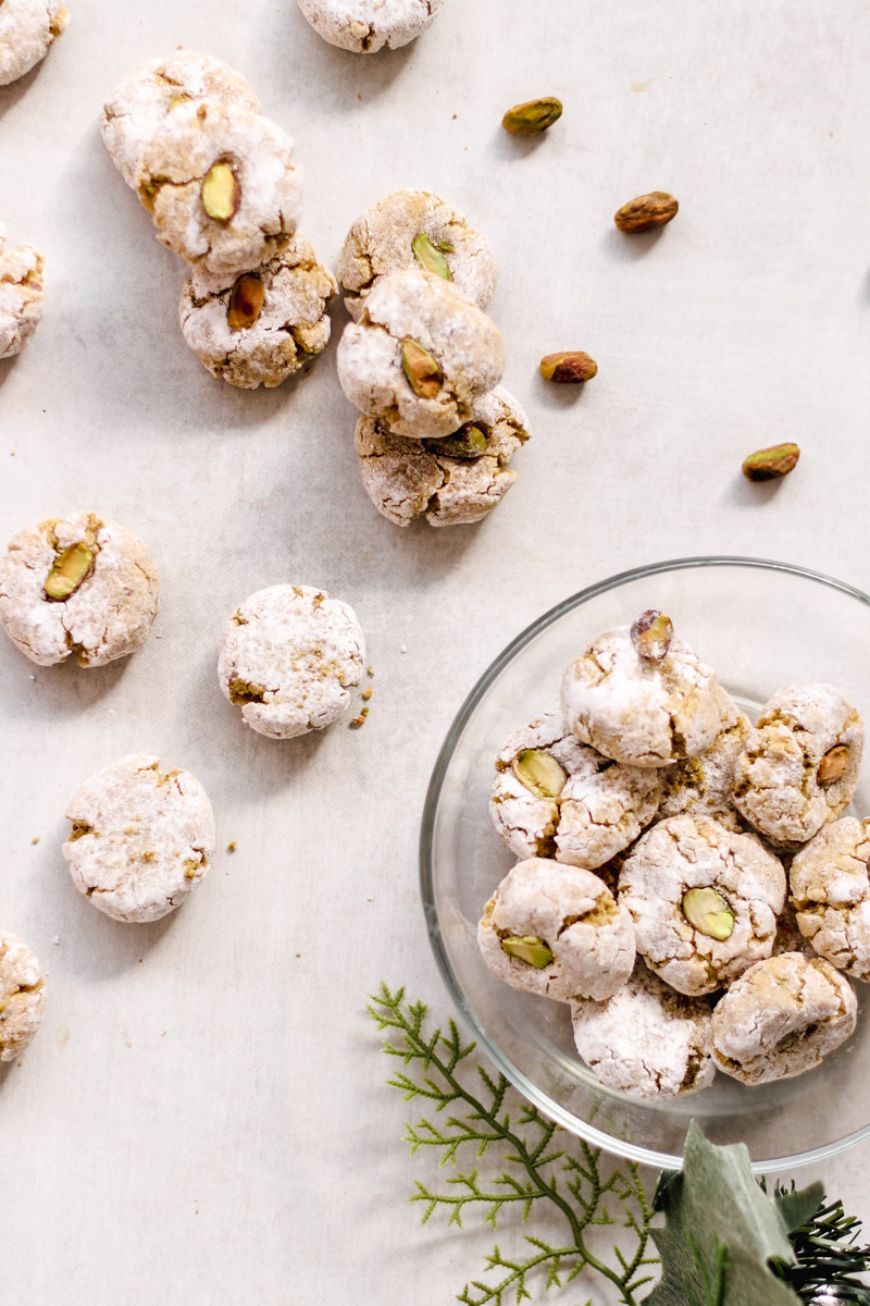 overhead image of Sicilian pistachio cookies 