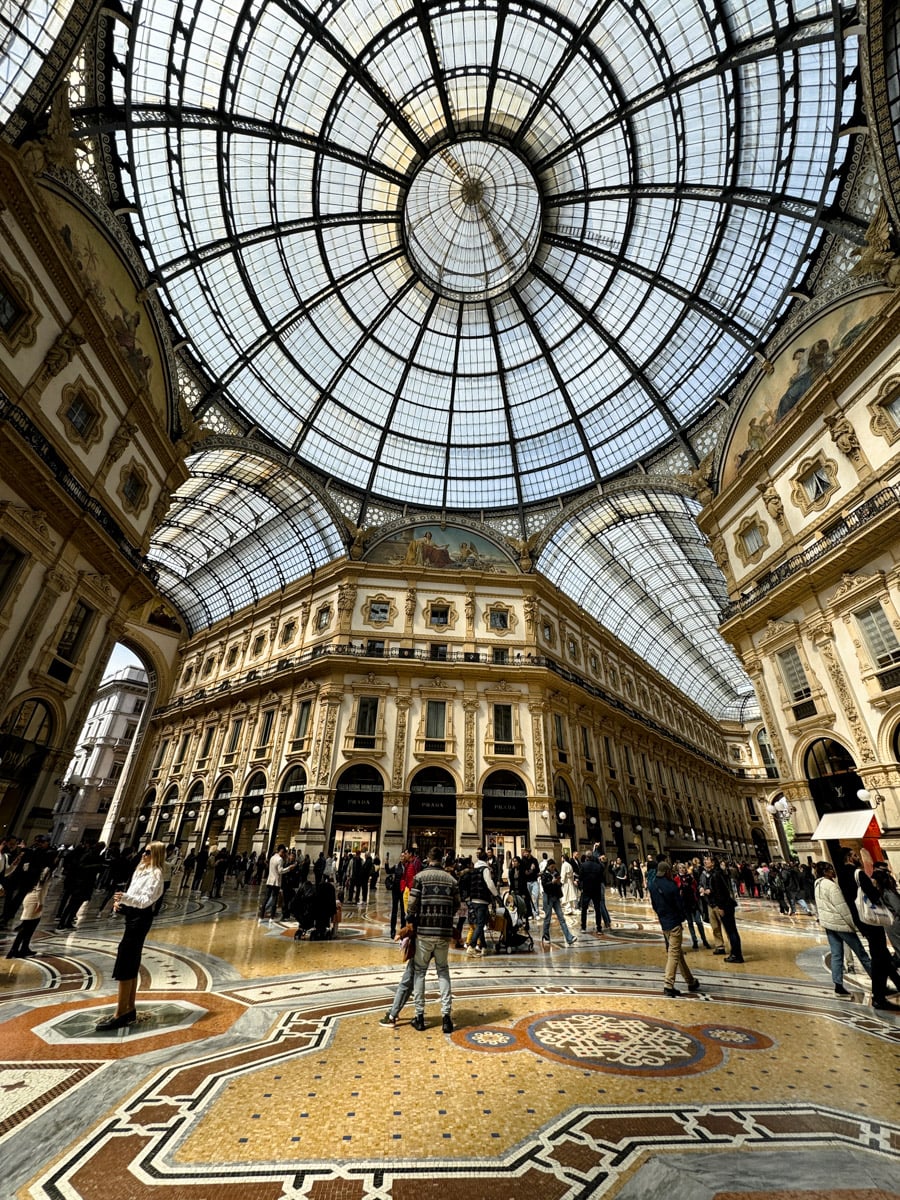 Milan, Italy landscape at Galleria Vittorio Emanuele II.