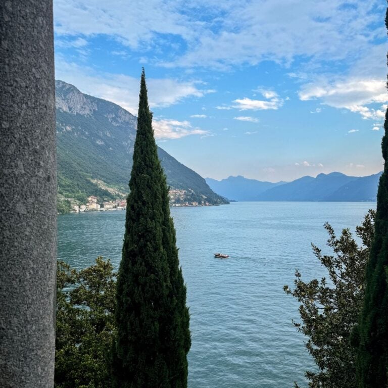 Lake como travel guide.