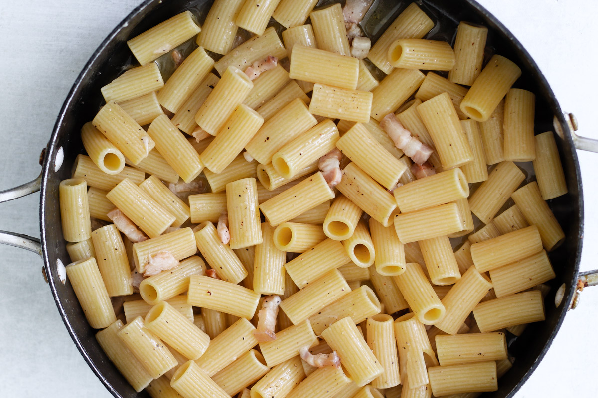image of making pasta alla gricia in a pan.