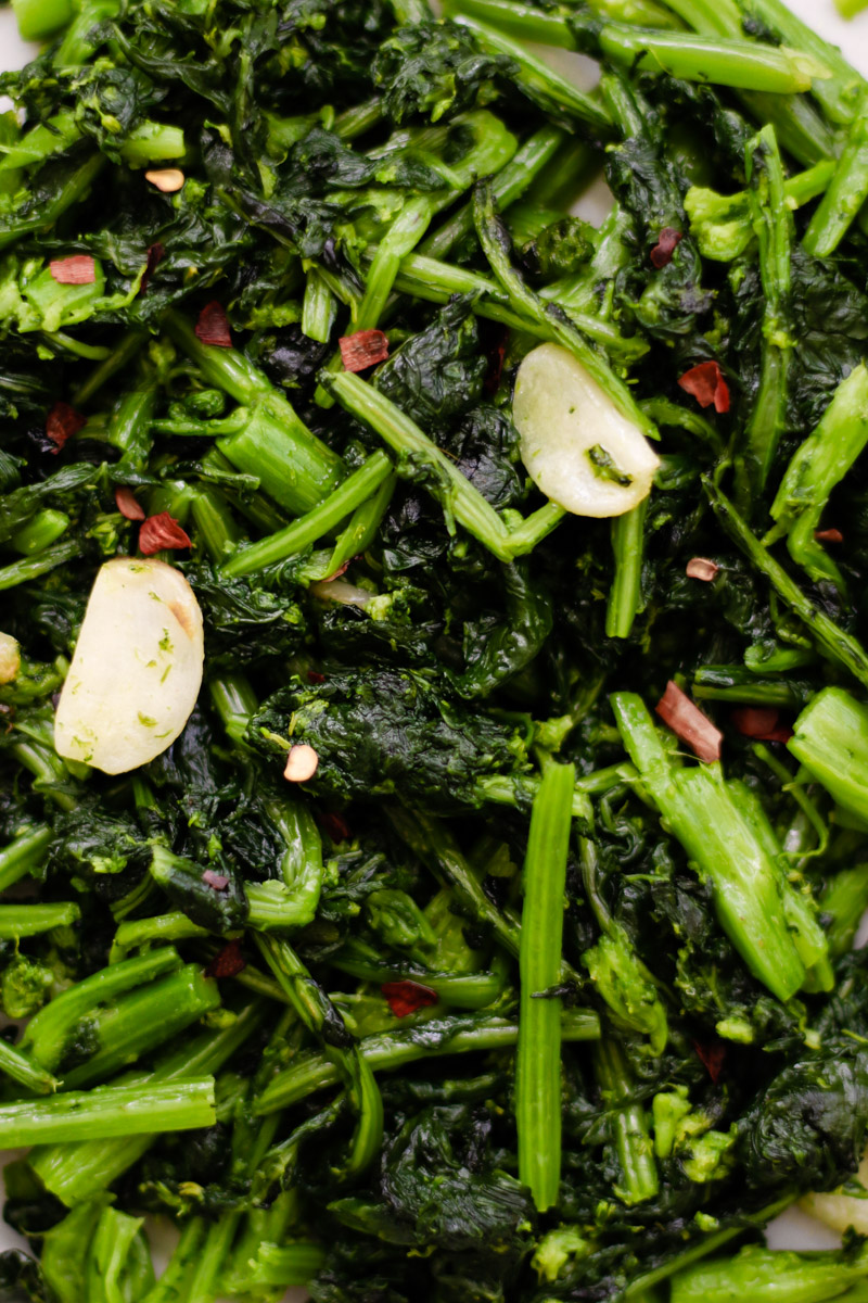 closeup image of broccoli rabe.