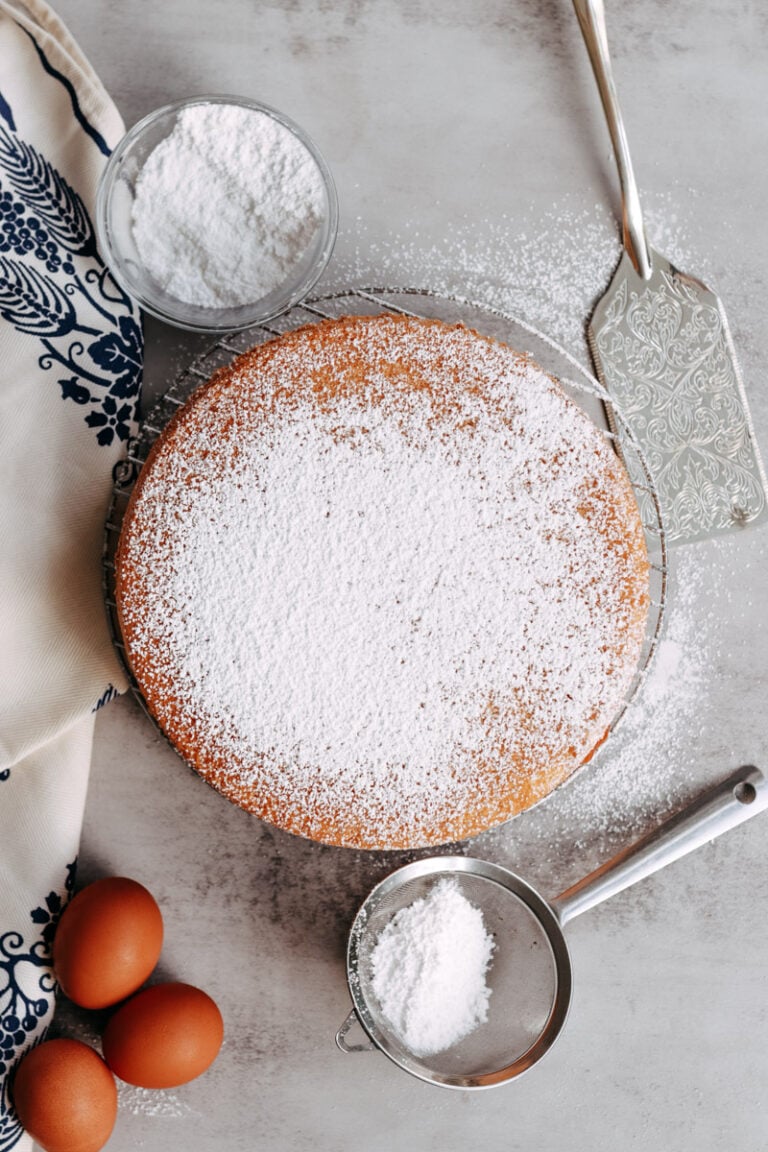 Easy Italian Sponge Cake (Pan Di Spagna Ricetta)