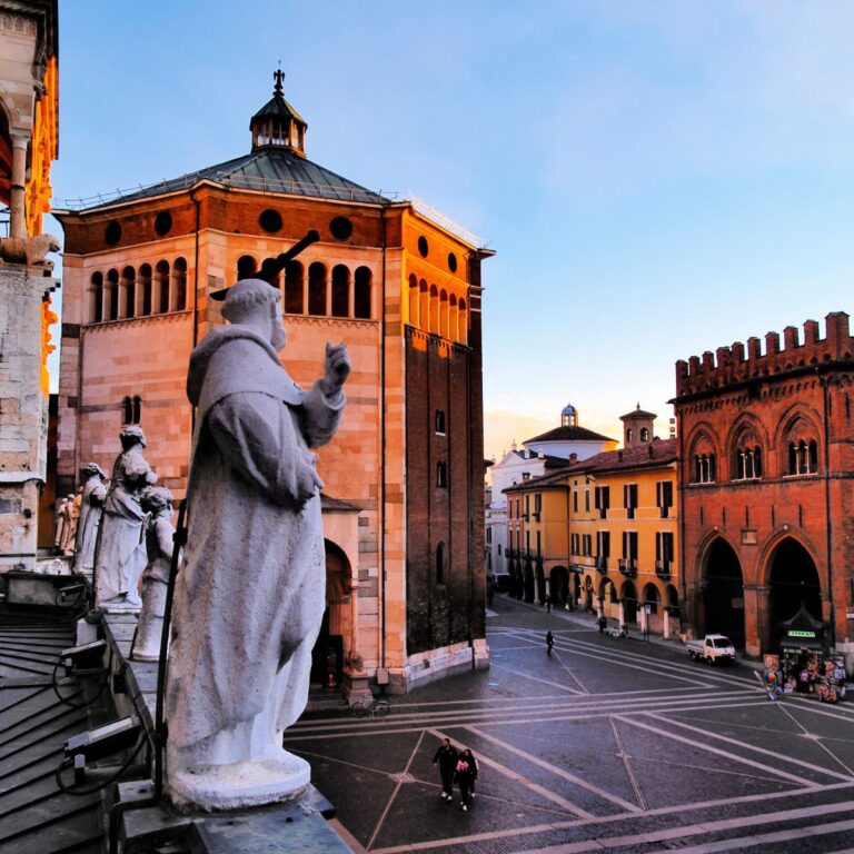 Cremona, Italy travel guide.