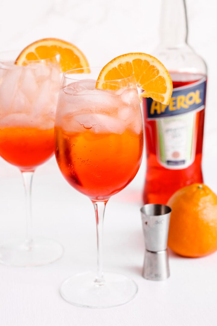 How to Make a Classic Aperol Spritz (4 Ingredients!!) - Savoring Italy