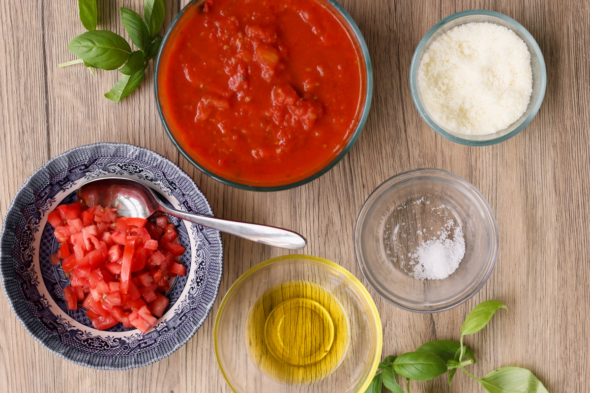 ingredients to make homemade tomato sauce.