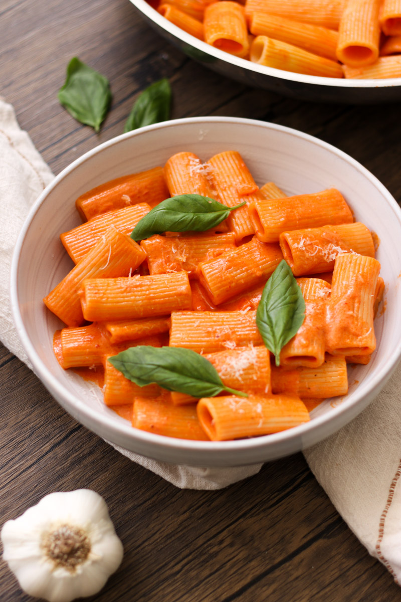 image of Rigatoni alla vodka in white plates.