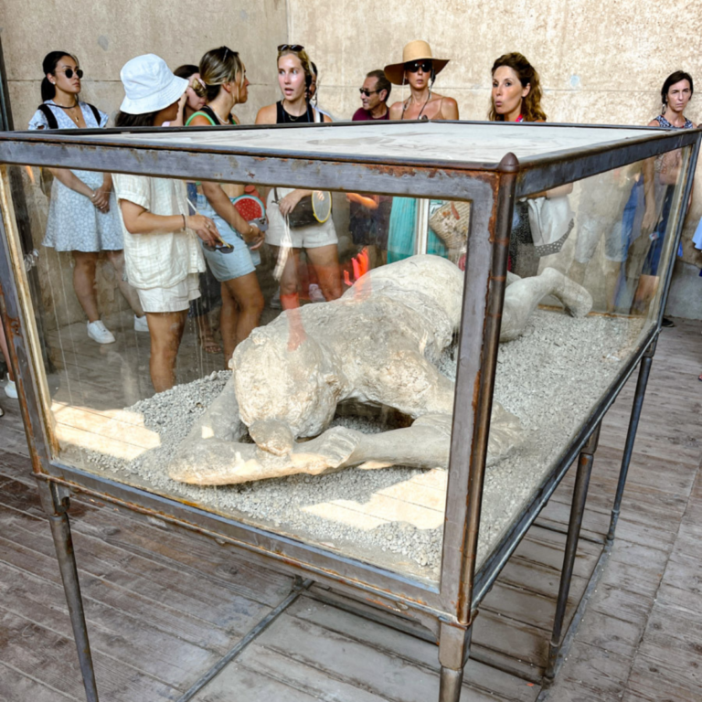 Pompeii travel guide.